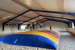 Huepfkissen in der zweiten Spielscheune